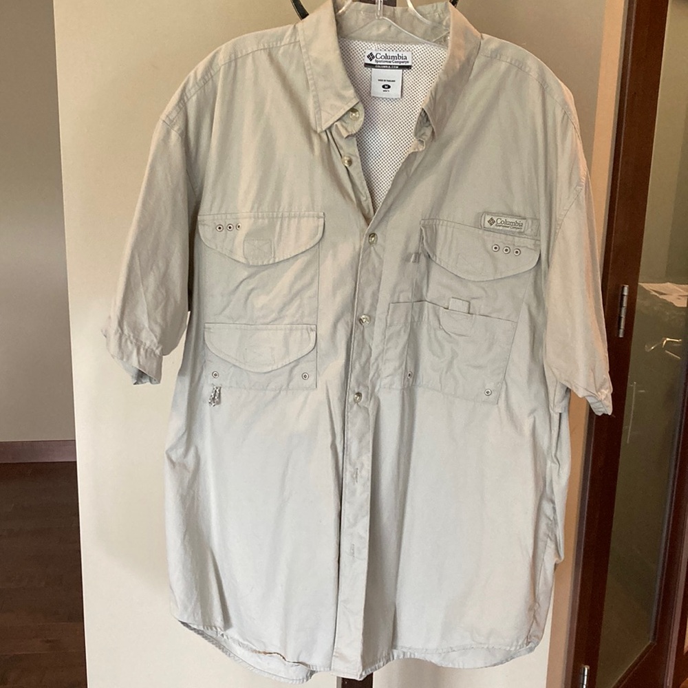 Columbia PFG - Performance Fishing Gear Shirt Style # Fm7130, medium EUC